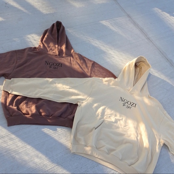 Heavyweight hoodies available in 3 colours✨ - Picture 1 of 4